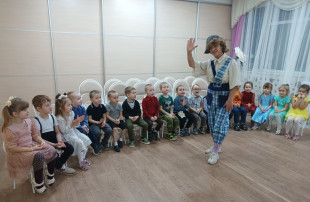 "Новоселье" в средней группе "Лучики" "Новоселье" в средней группе "Лучики".